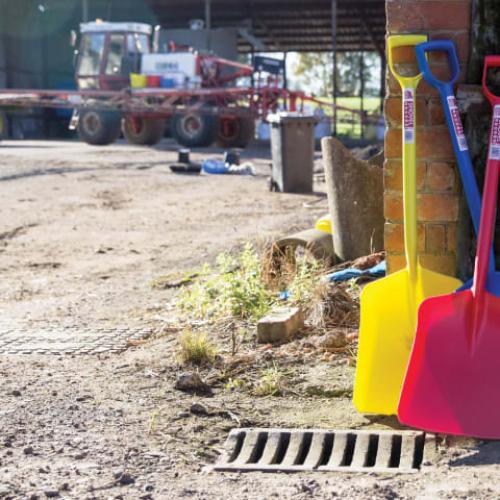 PLASTIC SHOVEL MULTI COLOUR SPECIAL GORILLA 119/IPP/MIX